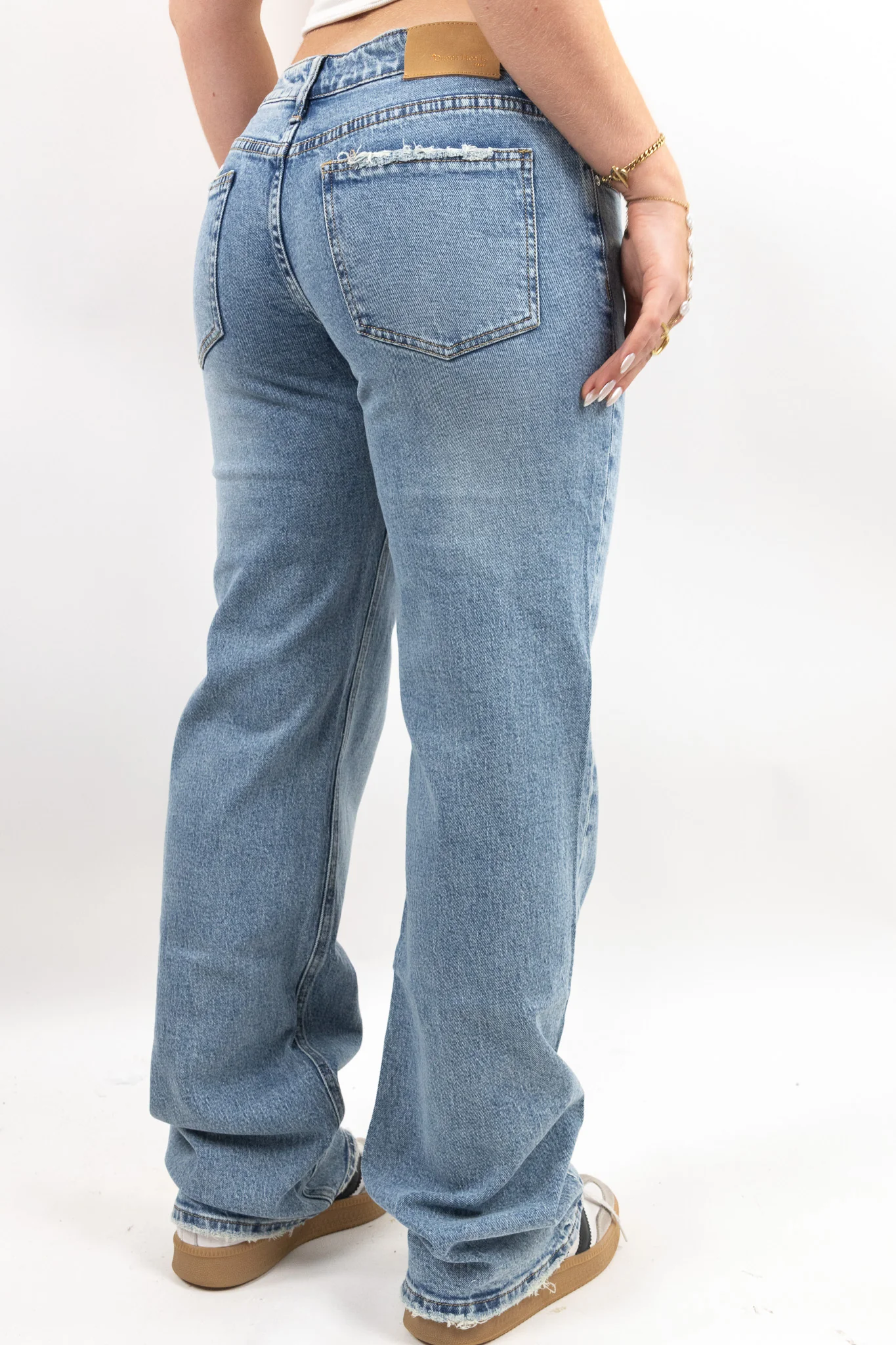 Low Waist Jeans - Image 3