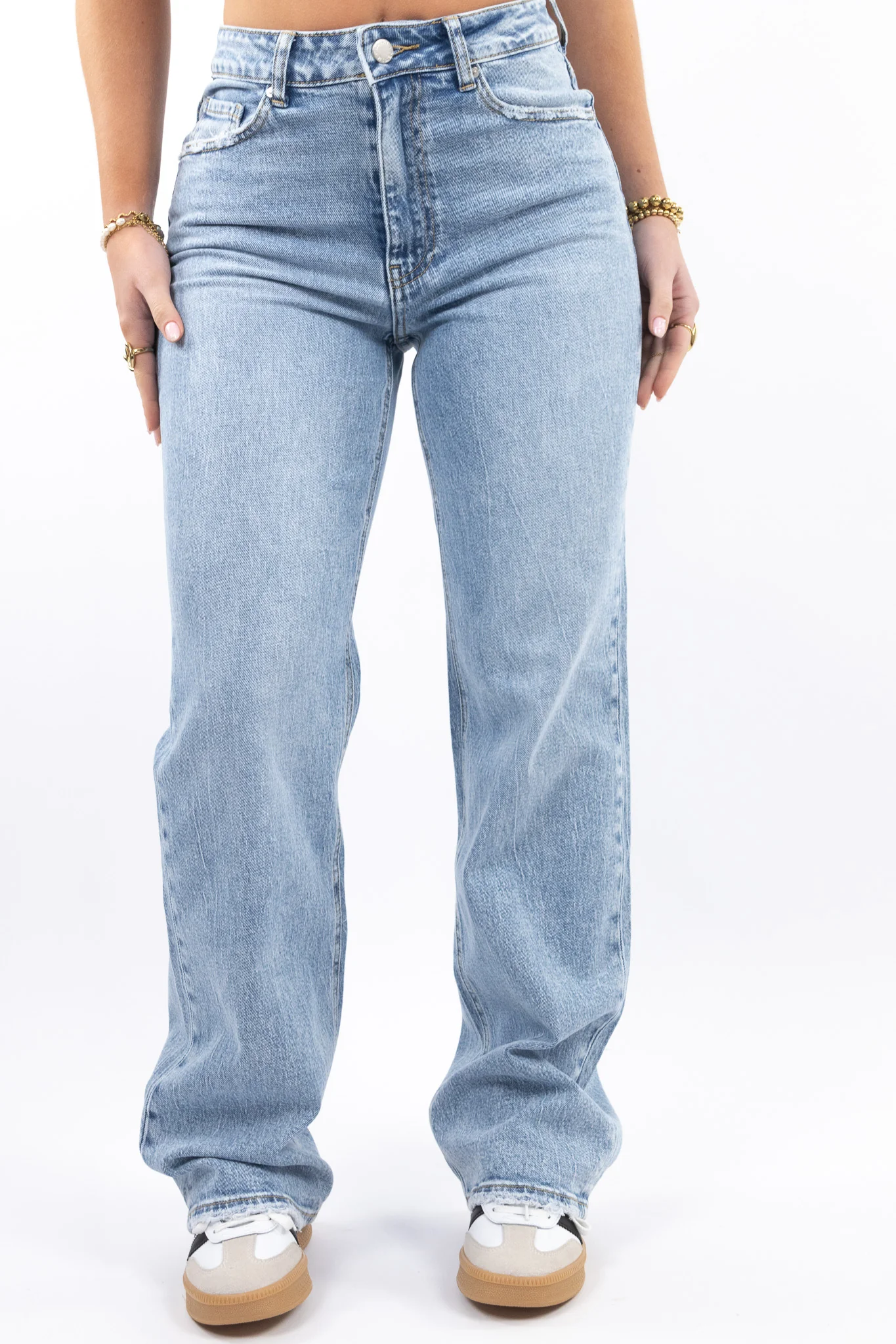 The Essential Wide Leg Jeans - Image 9